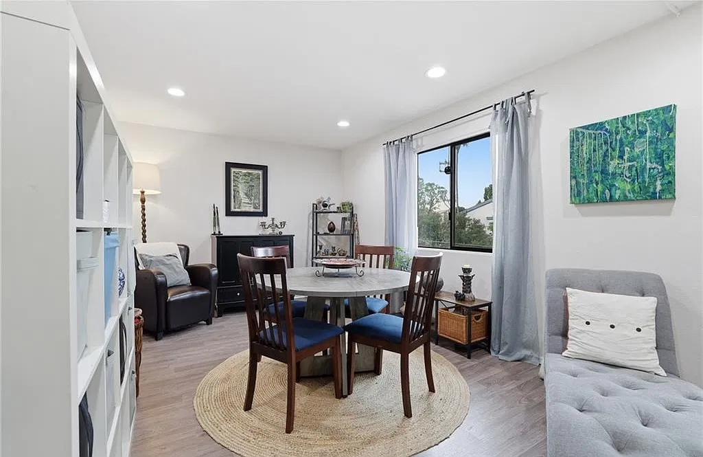 2 bed, 1009 sqft, $2,700 — Photo 4