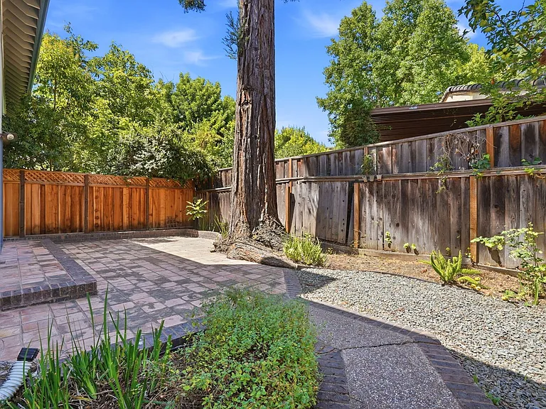 22555 Kinst Ct — Photo 17