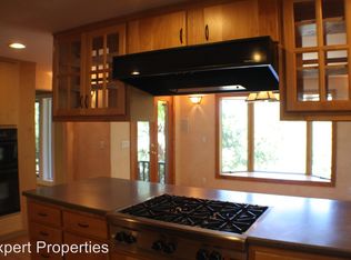 910 Hill St, Jacksonville, OR