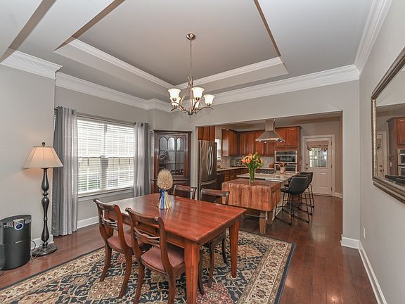 5th image of 721 Meadowcroft Ln