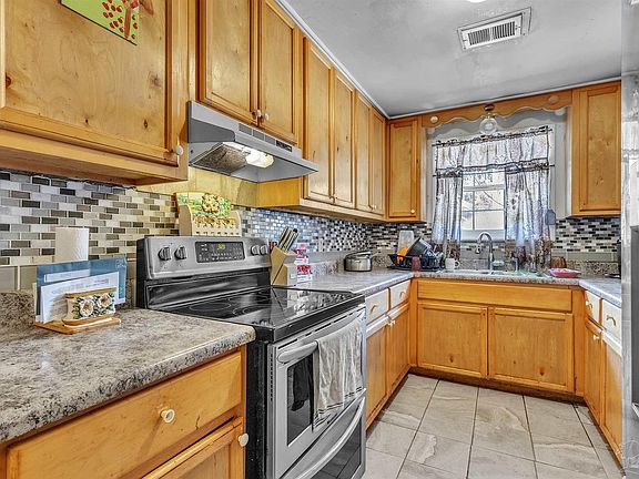 5th image of 1815 W Wright St