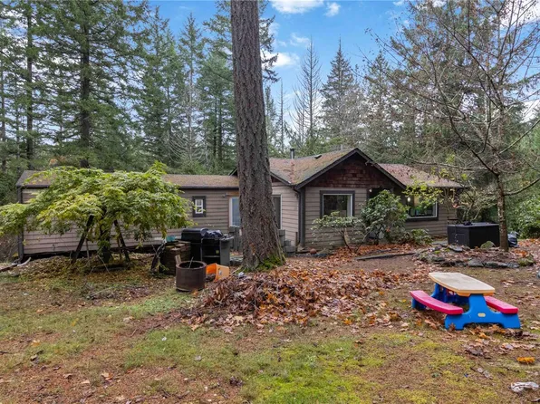 660 Millstream Lake Rd, Highlands, BC V9B 6E9