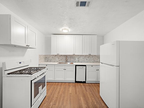 4th image of 2108 Camille St