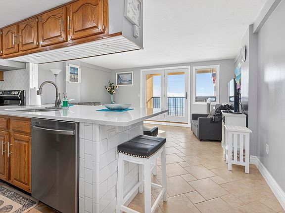 3rd image of 191 E Grand Avenue #405