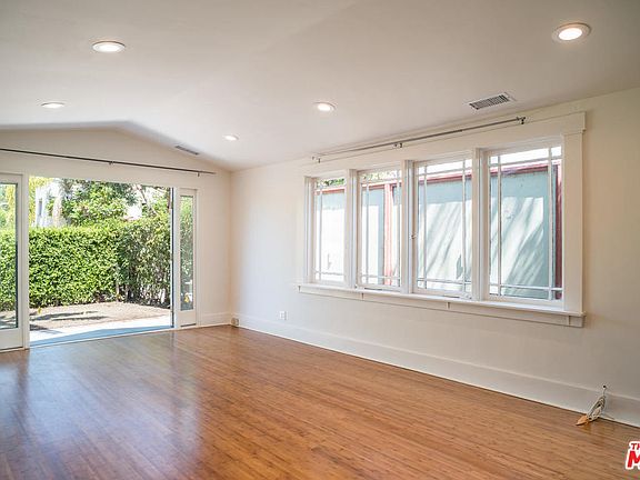 5th image of 938 N Harper Ave