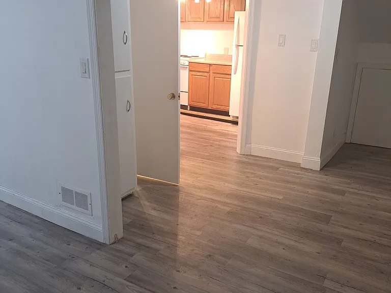 746 W Rio Rd #B — Photo 3
