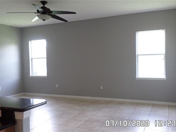4th image of 932 White Oak Way