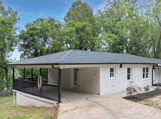 218 Palmer St NW, Lenoir, NC 28645