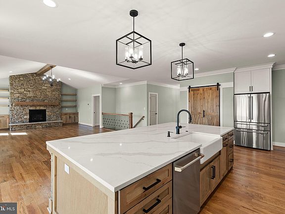 4th image of 303 Summerfield Dr
