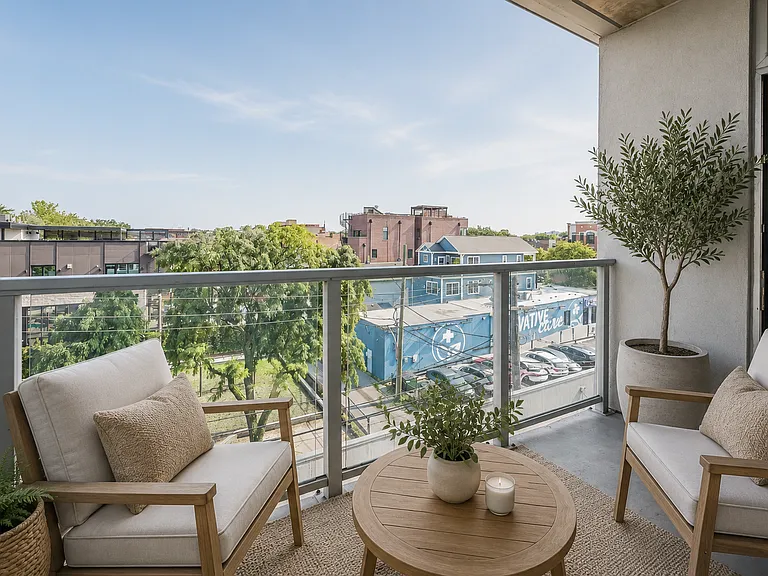 1610 W Fullerton Ave #409 — Photo 8