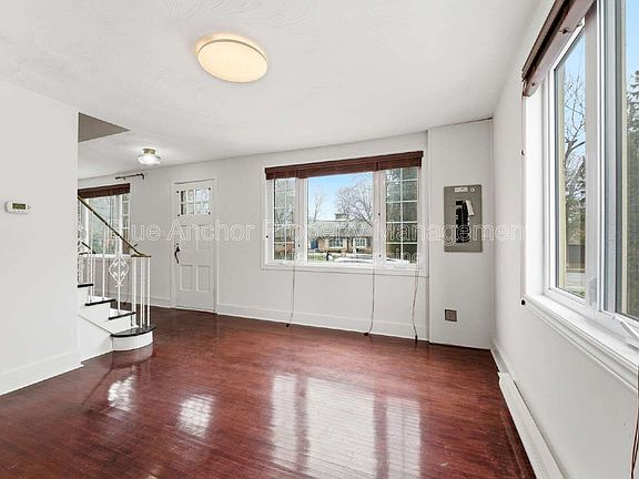 4th image of 247 Macdonald Ave #1