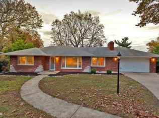 4 Lone Elm Cir, Saint Louis, MO 63125