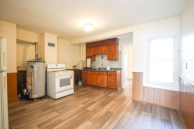 2 bed, 1.0 bath, $1,345 — Photo 2