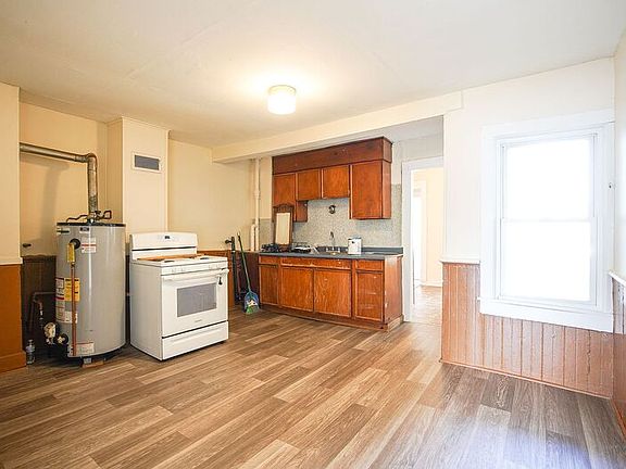 2nd image of 34 Joy St APT 2R