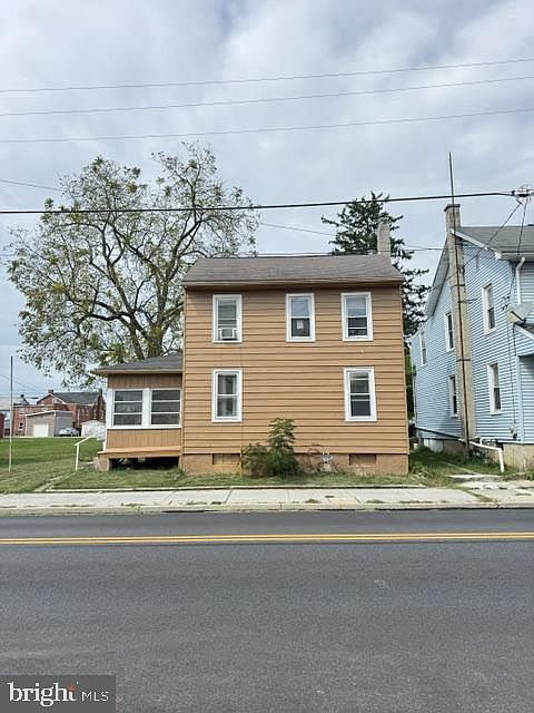 1st image of 527 Main St