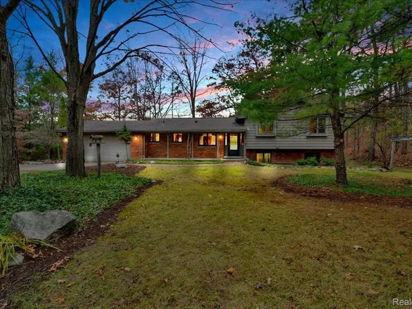 75 Ridgemont Rd, Oxford, MI 48370