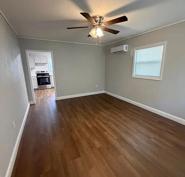 37802 Whitehouse Ave — Photo 4