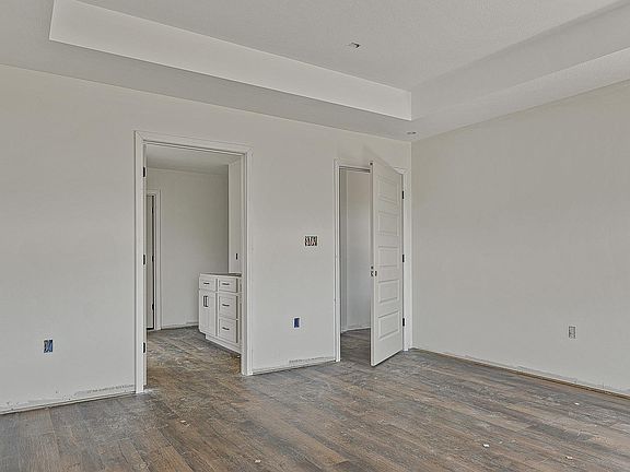 5th image of 132 Raymond Dr
