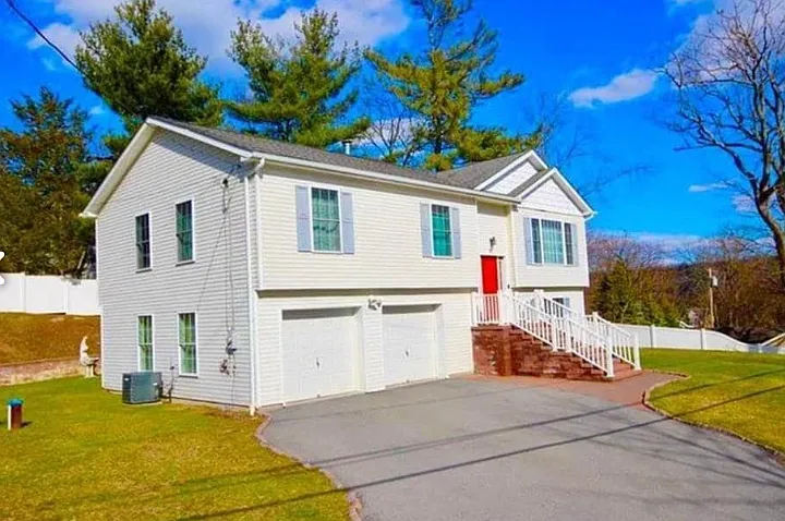 4 bed, 1754 sqft, $3,600 — Photo 1