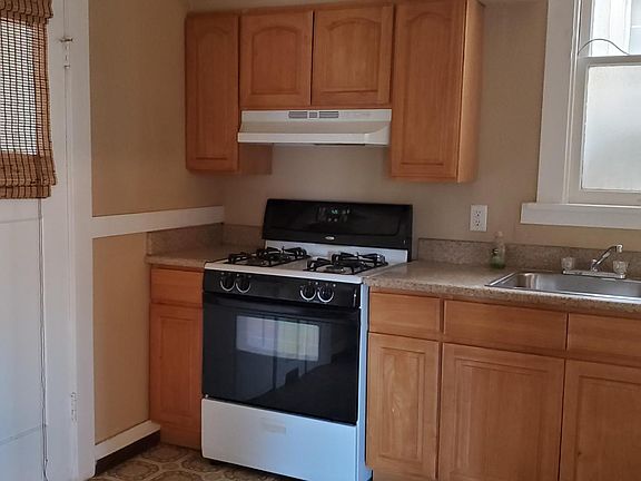 3rd image of 509 Juana Ave