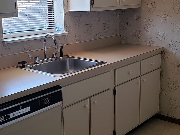 Kitchen - dishwasher, garbage disposal