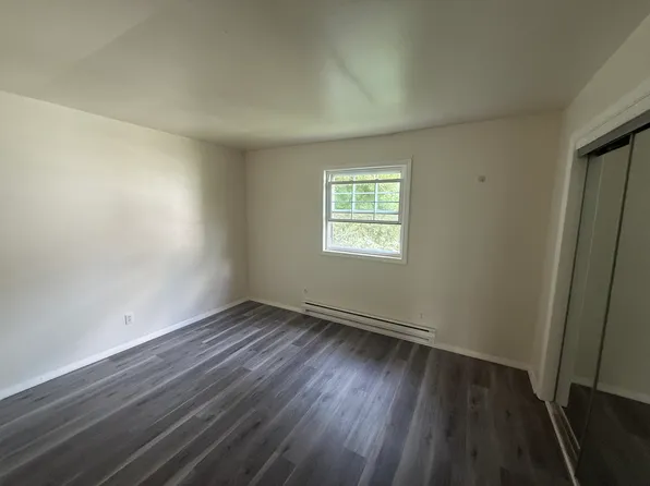 608 Van Buren St APT E, Wilmington, IL 60481