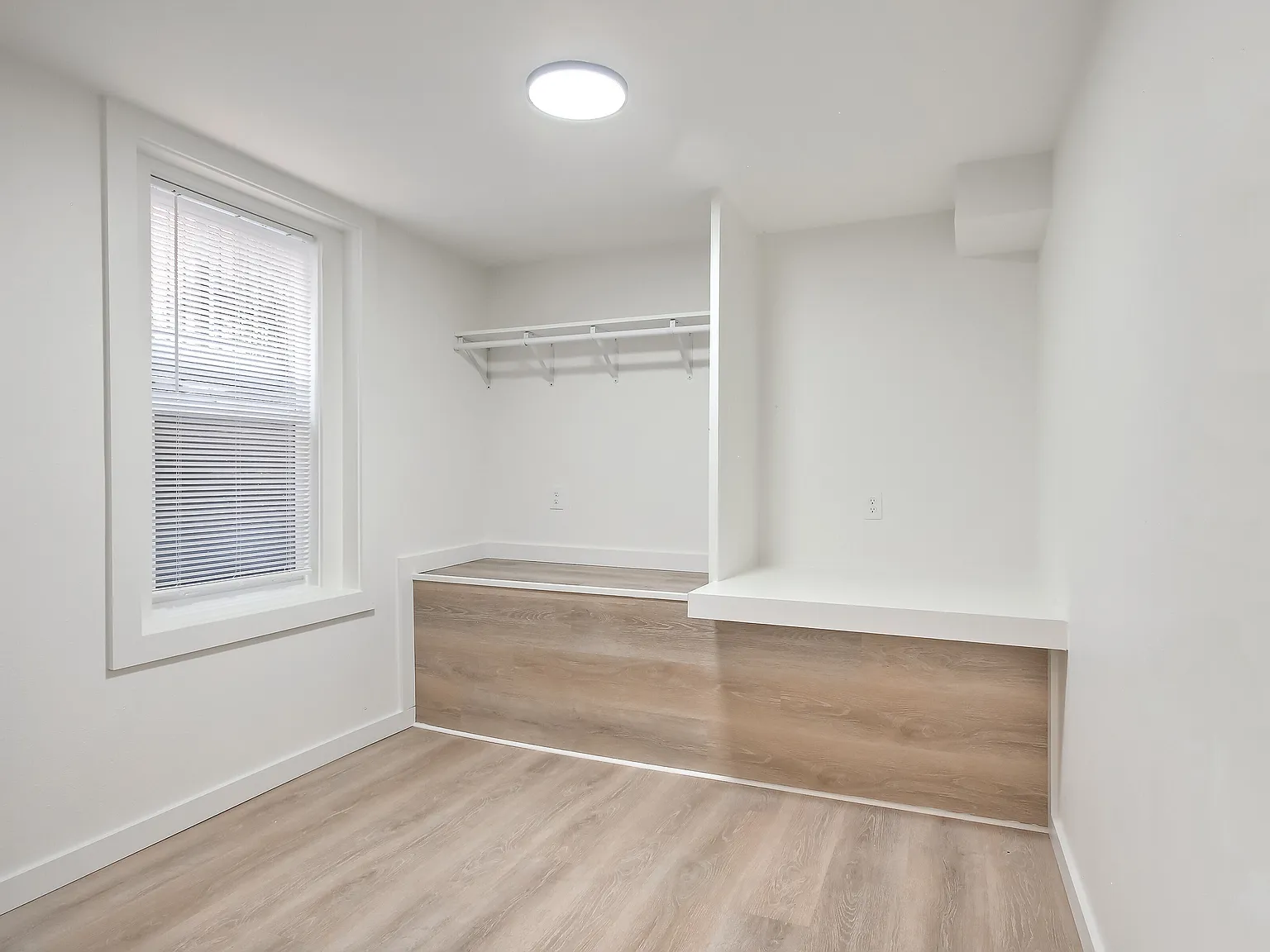 2 bed, 1200 sqft, $11,600 — Photo 2