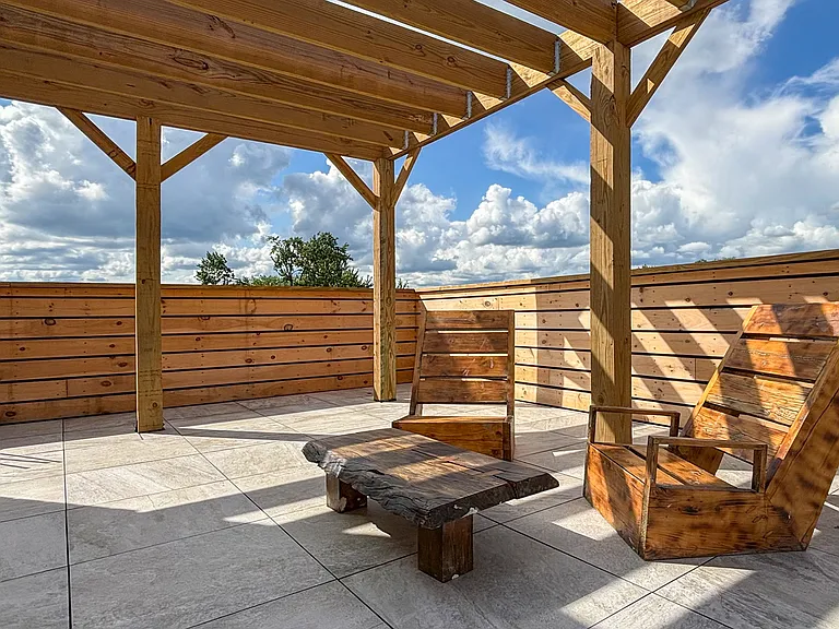Roof top seating under pergola
