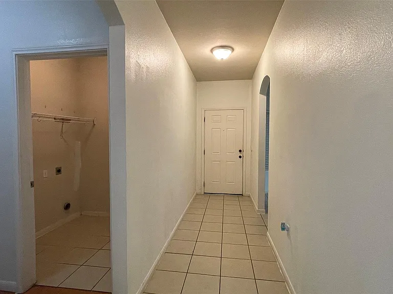 3805 Bronco Bend Loop — Photo 2