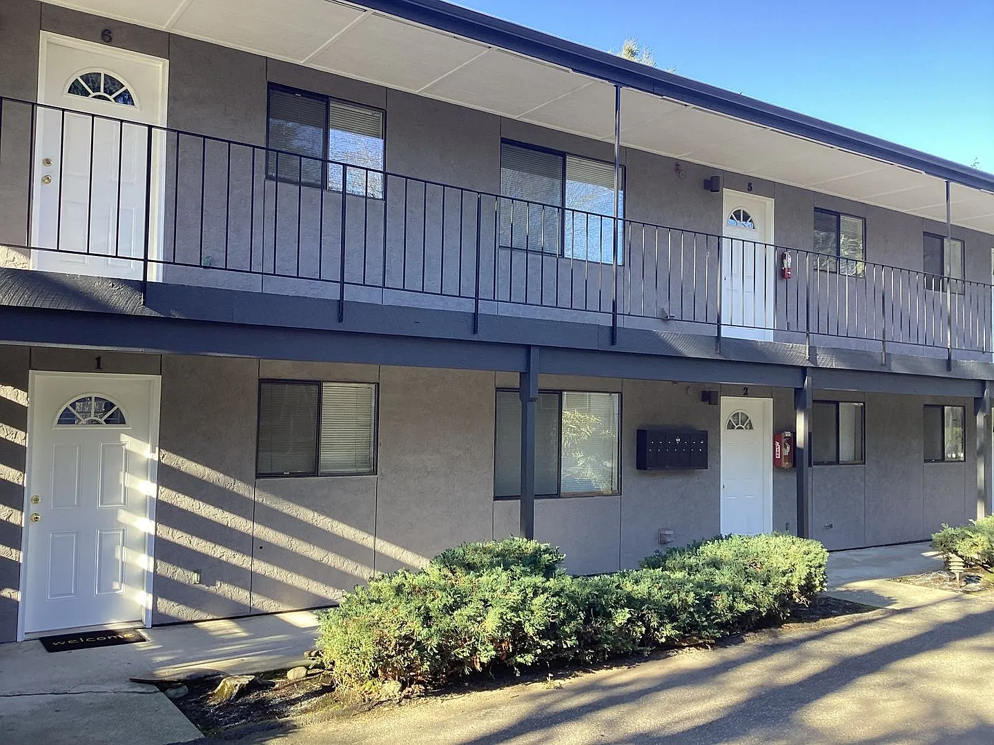 Newly Remodeled Inviting 2-Bedroom, 1-Bathroom Condo Unit With Large Storage Space — Photo 3