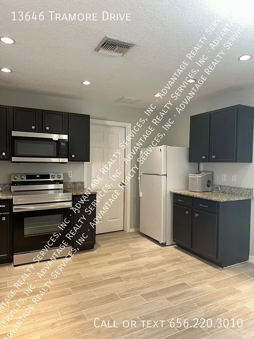 Ashley Lakes - Fully Renovated Home — Photo 4