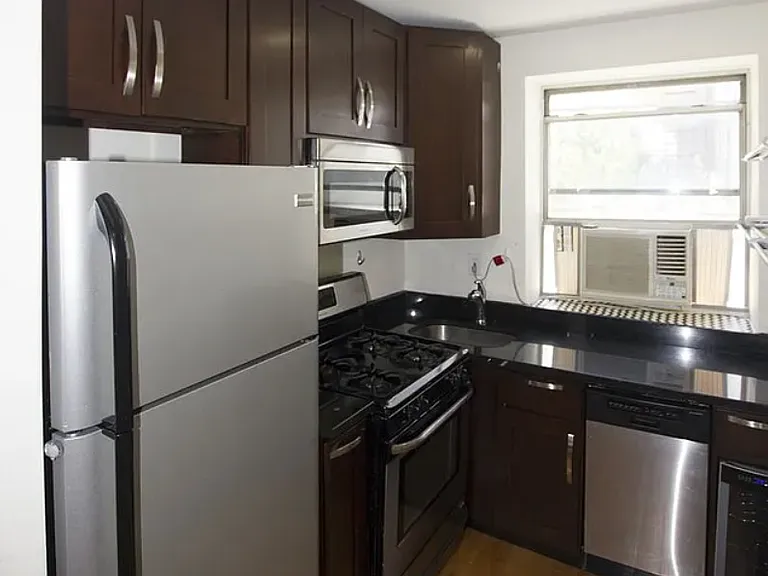 317 4th Ave #3L — Photo 6