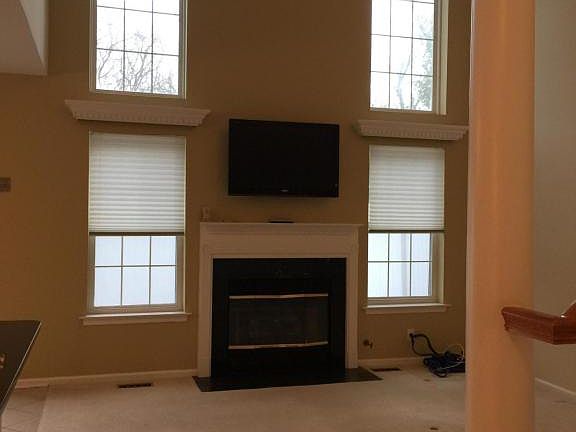2nd image of 1601 Queen Anne Ln #101