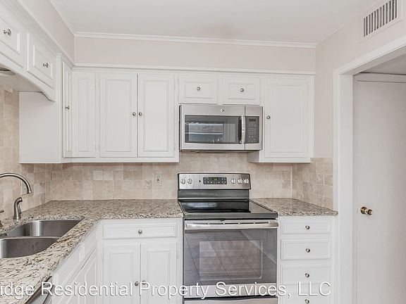 5th image of 3923 Clarke Ave