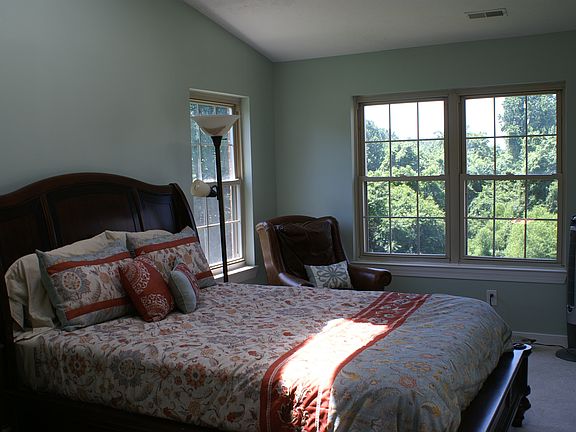 2nd image of 1712 Landmark Dr APT B