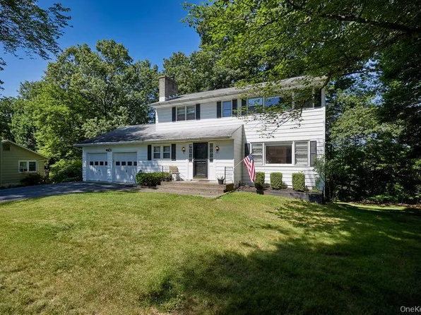 152 Bart Drive, Poughkeepsie, NY 12603