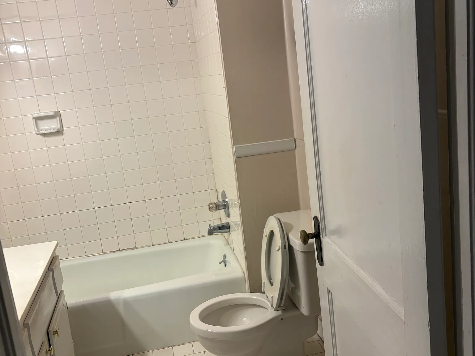 2 bed, 1.5 bath, 1569 sqft, $1,700 — Photo 2