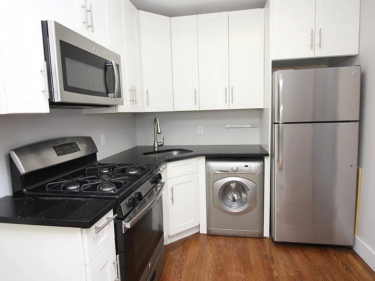 135 Decatur St #2R — Photo 10