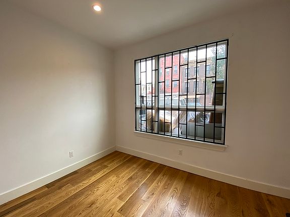 4th image of 374 Throop Ave #1R