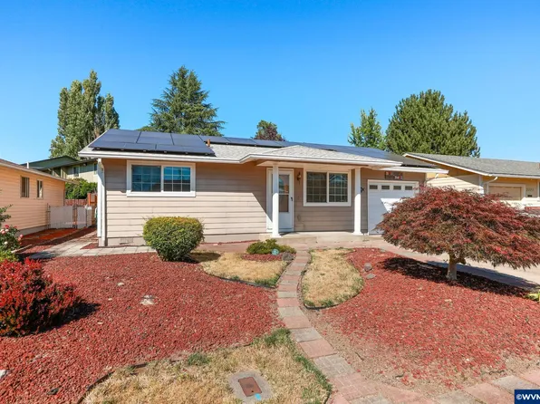2247 Oregon Ct, Woodburn, OR 97071