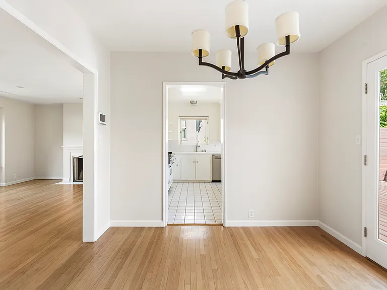 982 Athens St — Photo 16