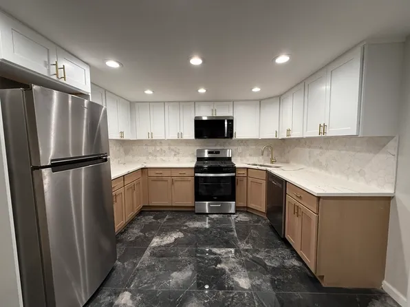 733 E Pear St, Vineland, NJ 08360