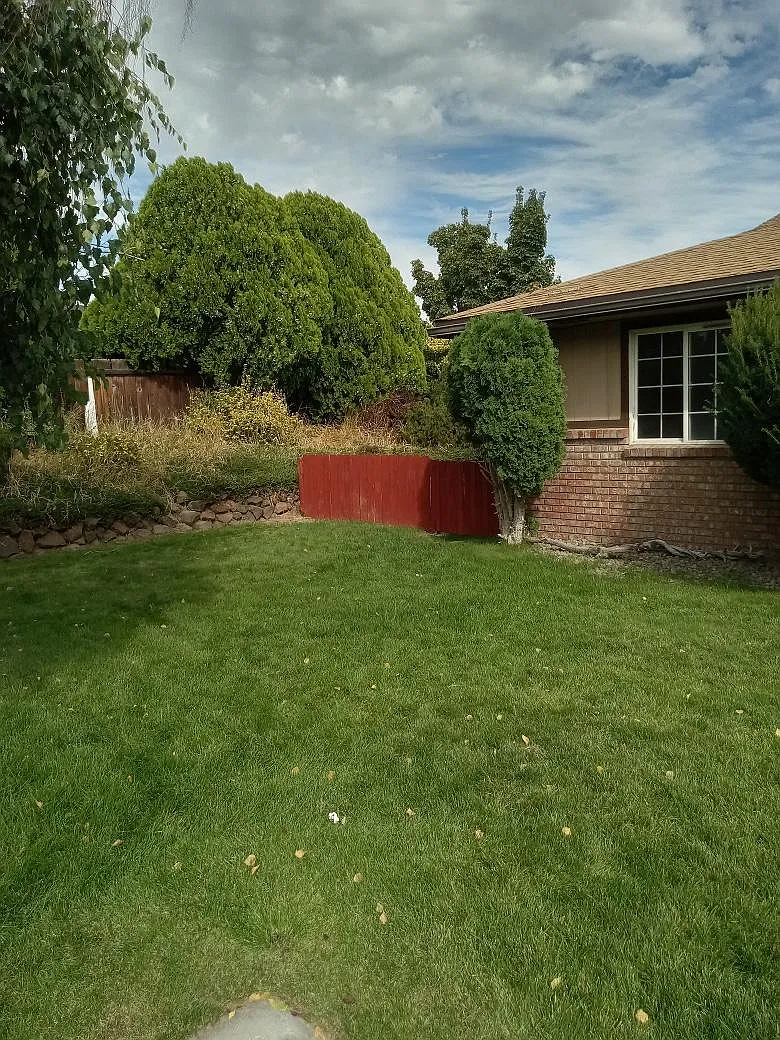 409 S 74th Ave — Photo 2