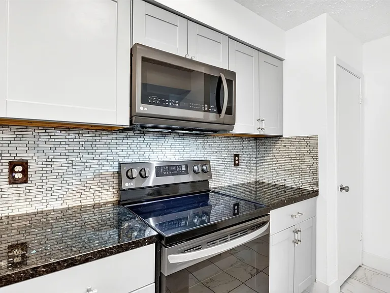 16134 Highlander Dr — Photo 19