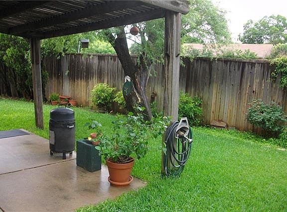 3rd image of 3709 Penny Ln