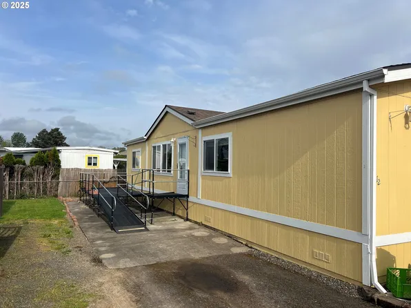 1732 Pine St, Silverton, OR 97381