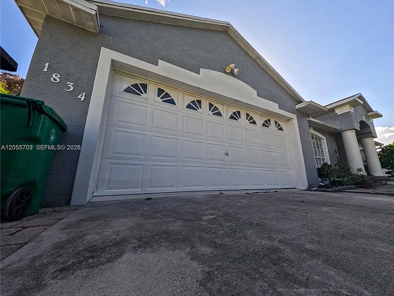 1834 SW Gemini Ln — Photo 2