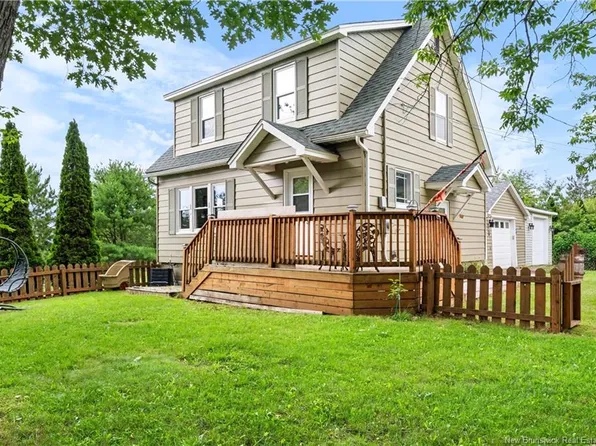 9 Academy Ln, Petitcodiac, NB E4Z 4C2