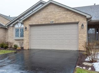 9S264 Clarenbrook Ct, Willowbrook, IL 60527