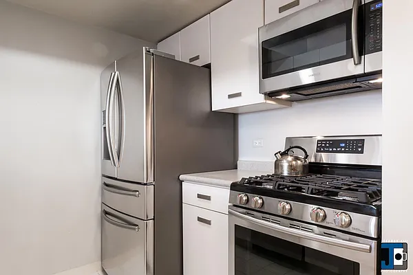 Sold by R New York | media 3